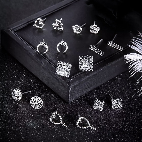 ⚜️[𝟯/$𝟮𝟴]⚜️8 Silver Crystal Earrings Set NEW - Picture 5 of 8